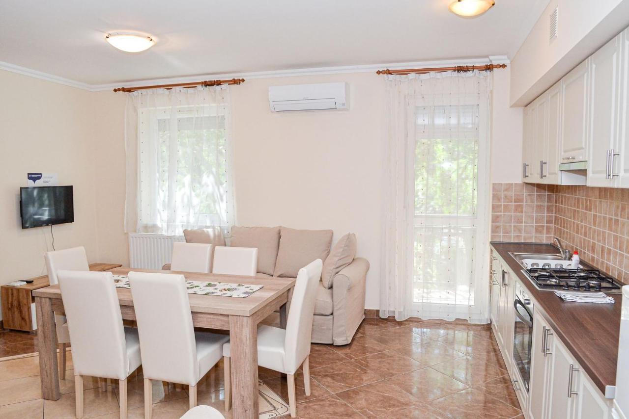Apartman Otto ไฮจ์ดุสโซบอสโล ภายนอก รูปภาพ