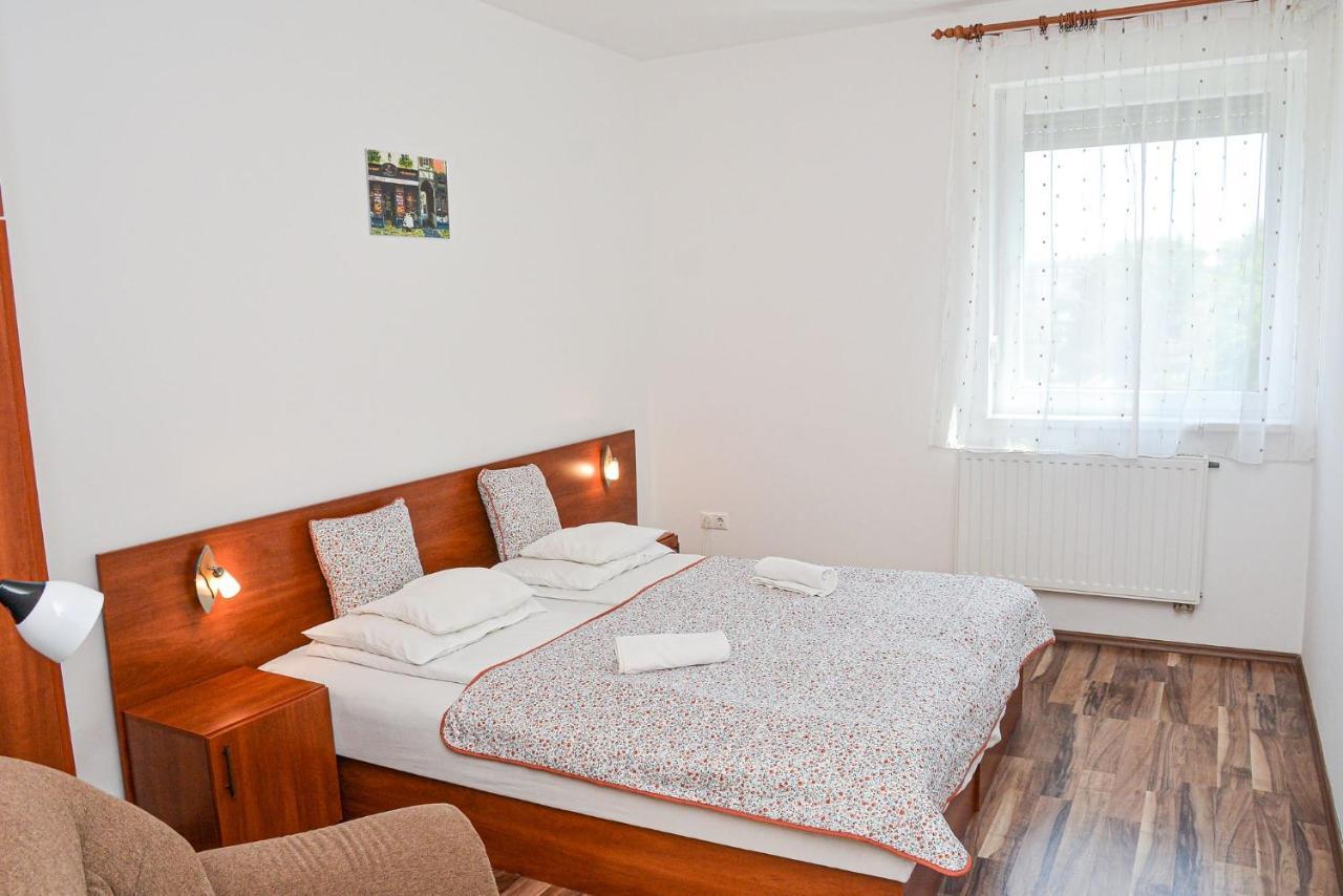 Apartman Otto ไฮจ์ดุสโซบอสโล ภายนอก รูปภาพ