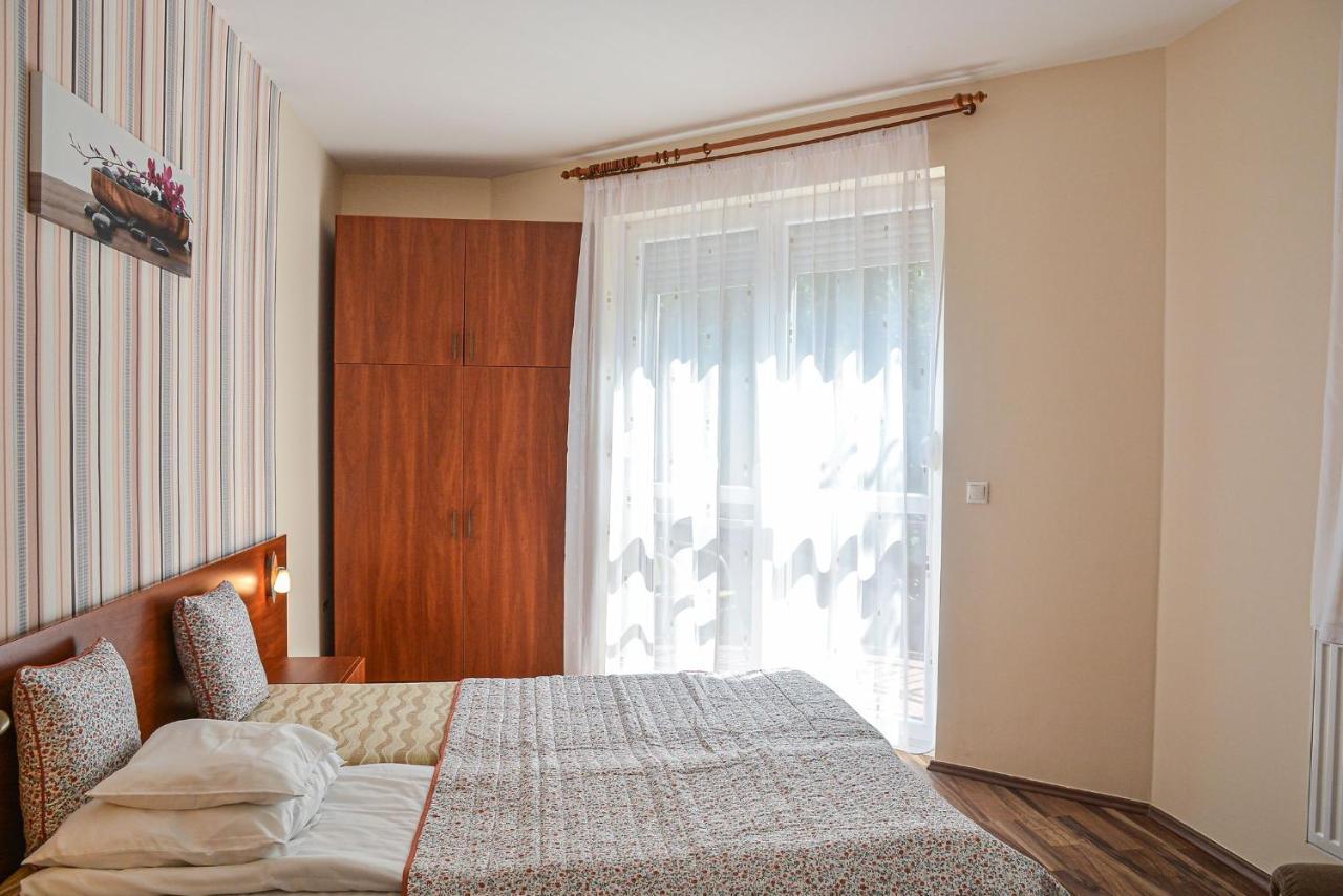 Apartman Otto ไฮจ์ดุสโซบอสโล ภายนอก รูปภาพ