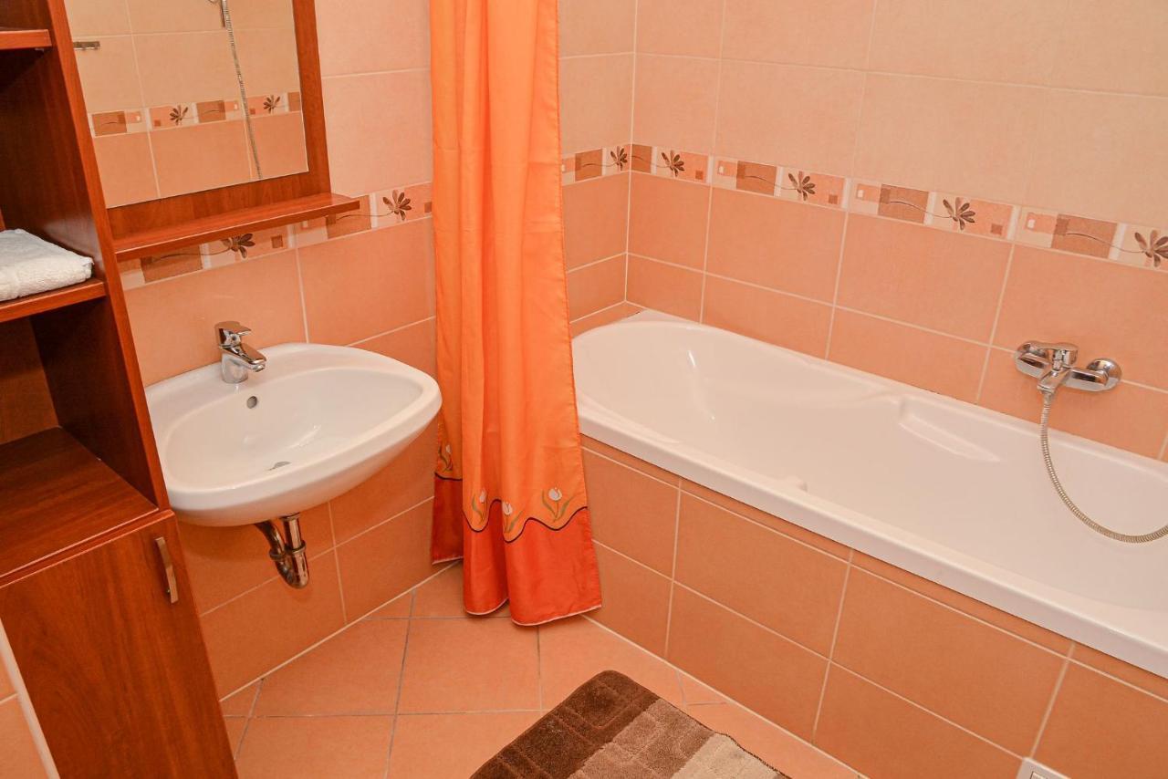 Apartman Otto ไฮจ์ดุสโซบอสโล ภายนอก รูปภาพ