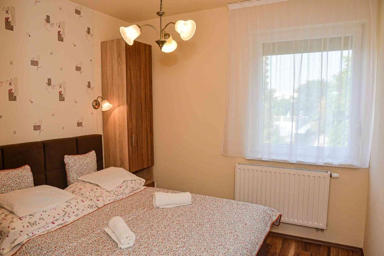 Apartman Otto ไฮจ์ดุสโซบอสโล ภายนอก รูปภาพ