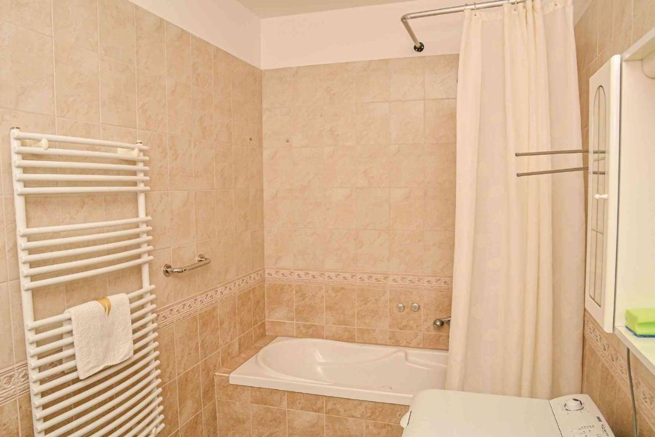 Apartman Otto ไฮจ์ดุสโซบอสโล ภายนอก รูปภาพ